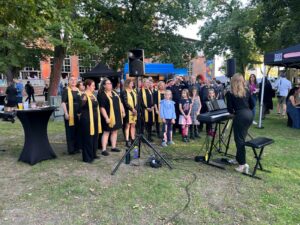 Eagle Voices im Garten beim ZuB-Jubiläum